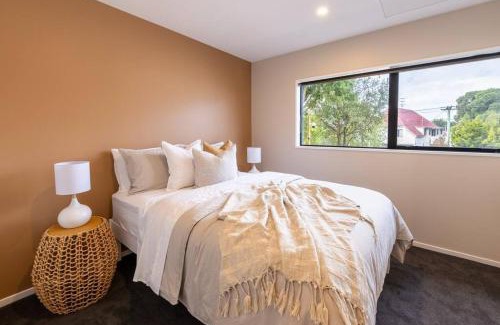 Addington Apartment | Brand New & Central Townhouse