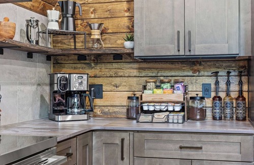 Omaha House | Brand New Chalet at Cricket Creek w/hot tub