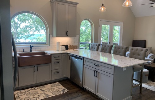 Garfield Ski Chalet | Brand new chalet (cabin) on Beaver Lake in the Ozark Mountains!.