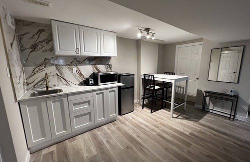 Richmond Hill Apartment | Brand new charming & cozy 1 bed/1 bath lower apartment