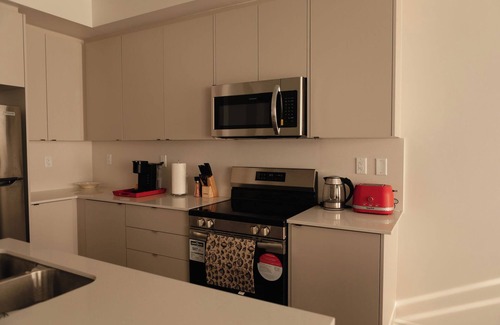 Innisfil House | Brand new, Chic 3-bedroom house in delightful Barrie with WiFi, AC