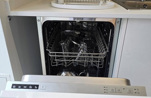 Aiora Apartment | Brand New! Clean & close to everything! Fast WiFi