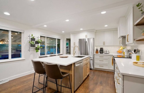 Alta Vista Area House | BRAND NEW CO Classic-Fire Pit/2 Kings/Pet Friendly