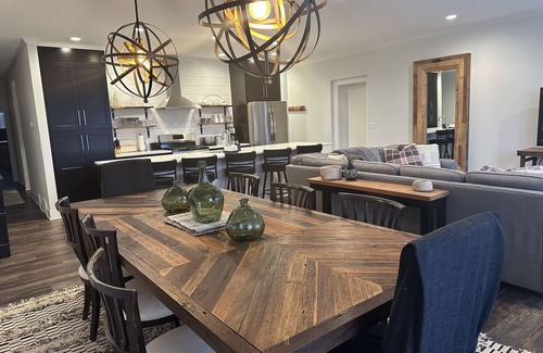Frankfort Apartment | Brand New, completely remolded chic loft apartment