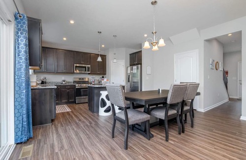 Otterbien Home House | Brand new construction in well-kept HOA community.
