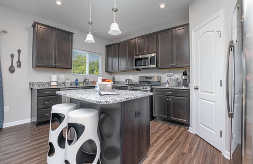 Otterbien Home House | Brand new construction in well-kept HOA community.