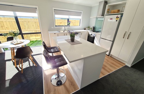 Paraparaumu House | Brand New & Cosy in Kapiti - New 3-Bedroom 4-Beds in Paraparaumu