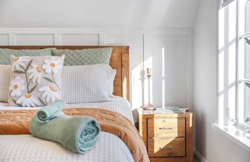 Coatesville House | Brand New Cosy Traditional BnB with Rural Views