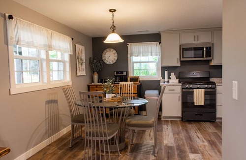 Nellie House | Brand new cottage with grilling patio.