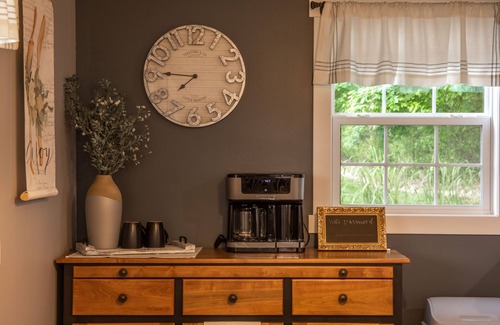 Nellie House | Brand new cottage with grilling patio.