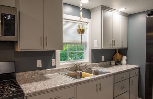 Nellie House | Brand new cottage with grilling patio.