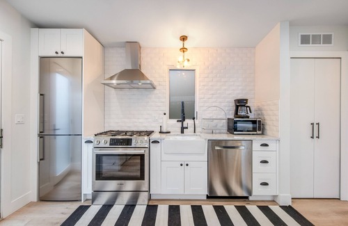 Magnolia Cottage | Brand New Cottage with Free WiFi & Full Kitchen
