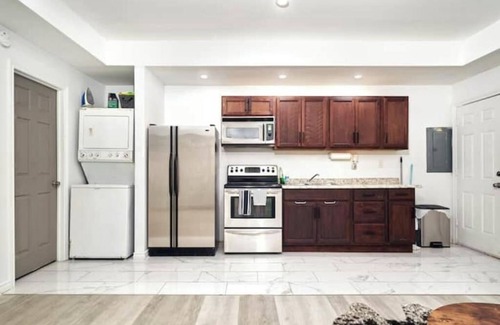 Walkerville House | Brand new Cozy 1-bedroom house by the Riverfront with private parking