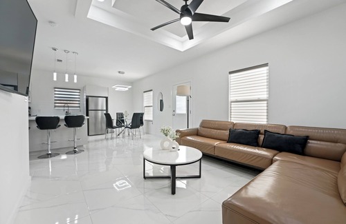 Pharr Apartment | Brand NEW Cozy 3 Bedroom Apartment conveniently located in Pharr-McAllen area!