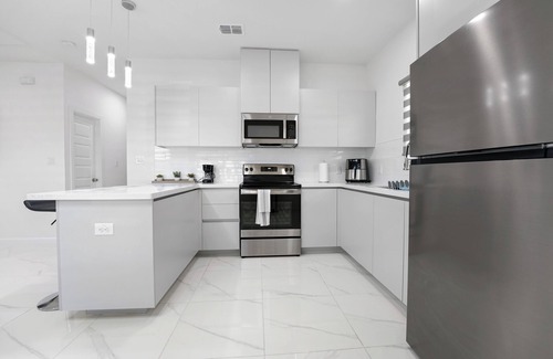 Pharr Apartment | Brand NEW Cozy 3 Bedroom Apartment conveniently located in Pharr-McAllen area!