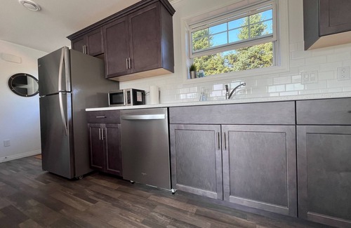 Tryon Cottage | BRAND NEW! Cozy Island beach get-away.