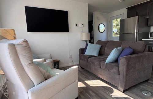 Tryon Cottage | BRAND NEW! Cozy Island beach get-away.
