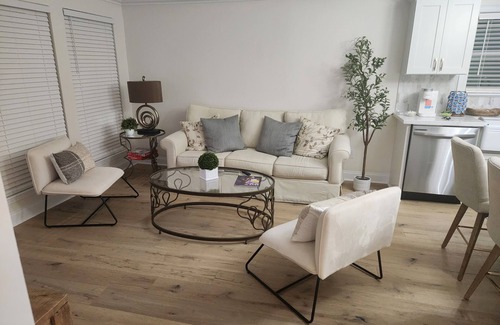 Mid City South Cottage | Brand New Cozy Cottage