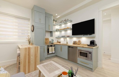 Richmond Apartment | BRAND NEW Cozy Scandinavian Suite