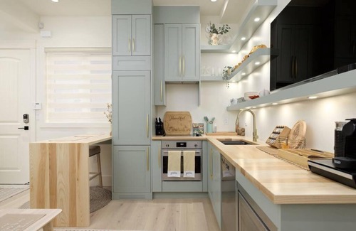 Richmond Apartment | BRAND NEW Cozy Scandinavian Suite