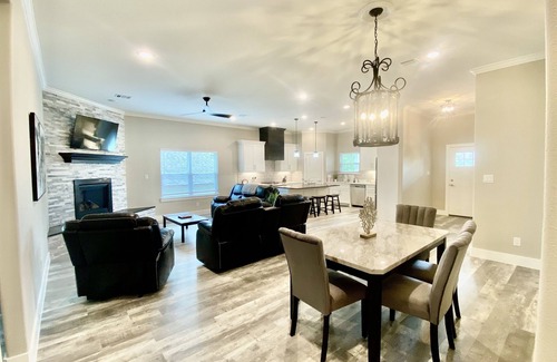 Kemah House | Brand new custom home, with 3 en-suite bedrooms, located in prime Kemah spot!