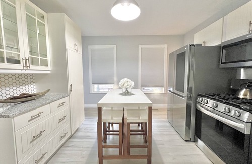 Marlborough House | BRAND NEW Designer 2br*SMART TVs*WD*Free Parking*Free Fios Wifi* Close to BOSTON