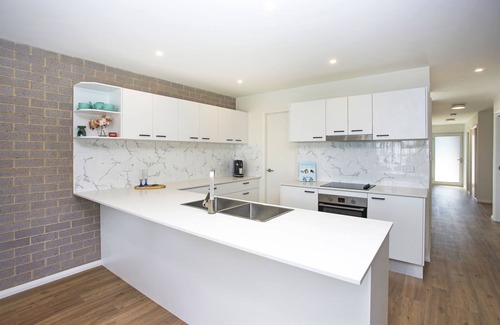 Lake Munmorah House | Brand New Dog Friendly Lakefront Villa