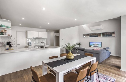 Lake Munmorah House | Brand New Dog Friendly Lakefront Villa