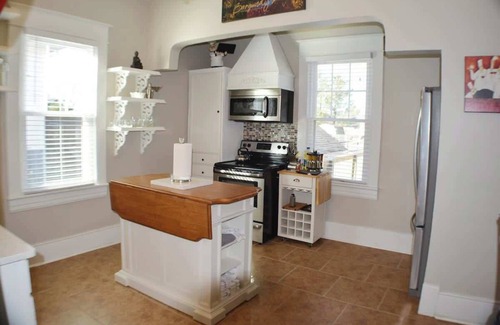Roanoke Apartment | BRAND NEW DOWNTOWN HOUSE SLEEPS 5 HIGH END LUXURY