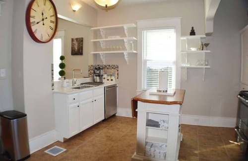 Roanoke Apartment | BRAND NEW DOWNTOWN HOUSE SLEEPS 5 HIGH END LUXURY