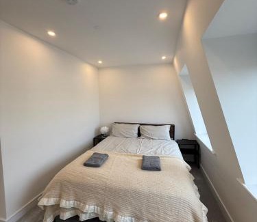 Askew Apartment | Brand New Duplex 2BR 2BR Balcony in Shepherds Bush