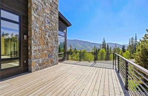 Three Peaks House | Brand New Eagles Nest Property