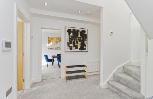 Coventry Apartment | Brand New! Elegant 2-Bed Flat - Sleeps 5 - Free Parking