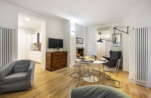 Rione II Trevi Apartment | Brand new elegant cozy in the heart of Rome. For couple or family wifi AC
