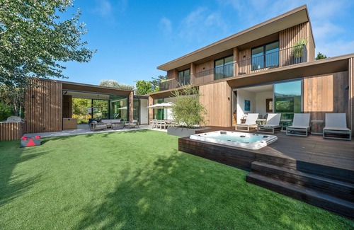 Mill Valley House | Brand New Equisite Modern Home Close To Hiking, Biking, San Fran, & Wine Country