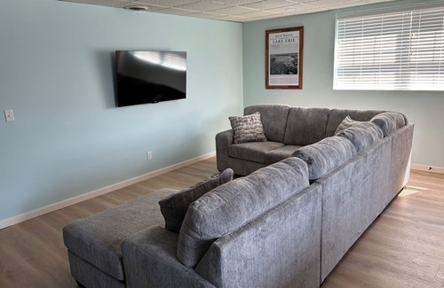 Sandusky Condo | Brand-New Erie Bluez Lake –Themed Getaway – Sleeps 14!