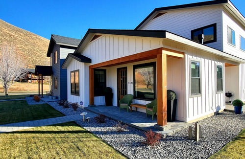 Hailey House | Brand new executive home 5 minutes to downtown Hailey, 14 min. to the Gondola.