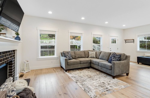 Allyn House | Brand New Family & Dog-Friendly Retreat Near the Bay W/ Free WiFi & Front Porch!