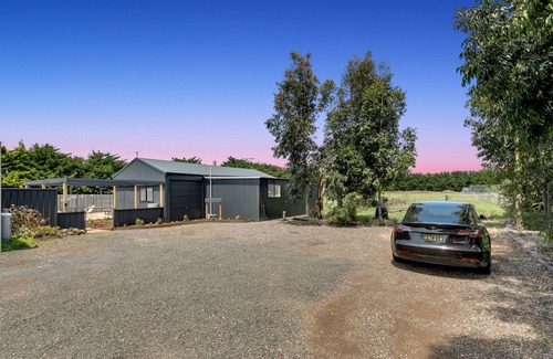 Bannockburn Cottage | Brand New Family/Work Cottagen3Bed1.5Bathn1King size with Tv n2 queen size bed