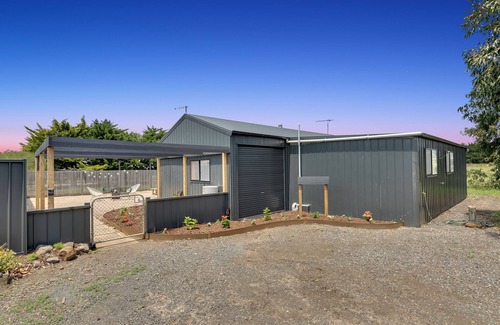 Bannockburn Cottage | Brand New Family/Work Cottagen3Bed1.5Bathn1King size with Tv n2 queen size bed