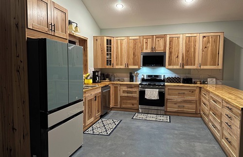 Lewistown House | Brand New Farm House with modern amenities @ Lewistown Pine View Retreat