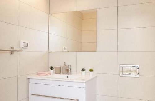 Mea She'arim Apartment | - Brand New Flat Haneviim Street -