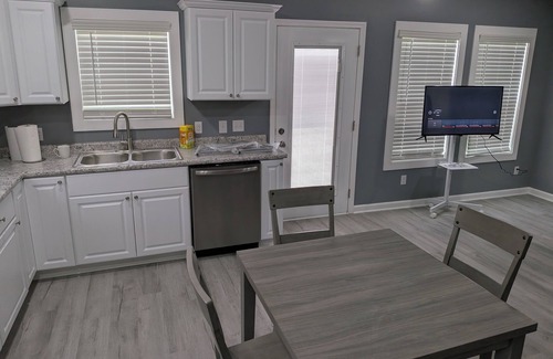 Big Creek House | Brand New Floating Home on Norris Lake : Sleeps 12 : Swim, Grill & Relax! #3