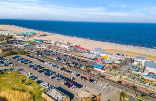 Point Pleasant Beach House | Brand New Fully Renovated Waterfront Property with Outdoor Bar & Firepit