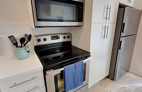 Clairemont House | Brand NEW fully furnished Guesthouse Near Beaches!