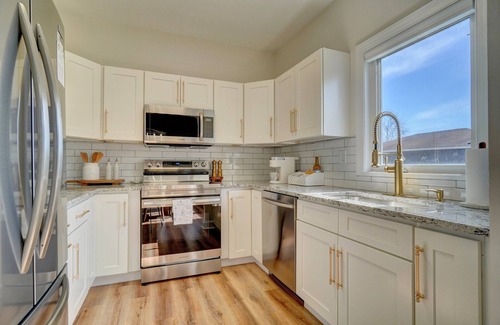 Norfolk House | Brand New & Fully Renovated Luxury! 3 Min Walk From Your Peaceful Beach!