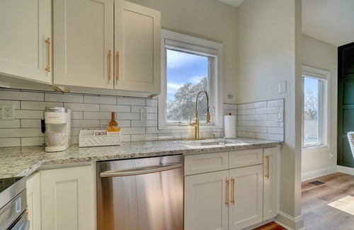 Norfolk House | Brand New & Fully Renovated Luxury! 3 Min Walk From Your Peaceful Beach!