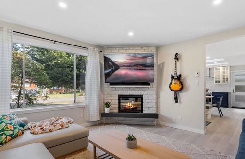 Comox House | BRAND NEW fully renovated Comox home with studio