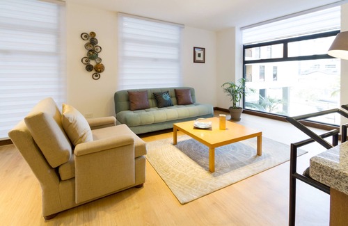 Financial District Apartment | BRAND NEW Great Location 1BDR 1.5BTH WI-FI POOL GYM 24HR GUARD NETFLIX PARKING
