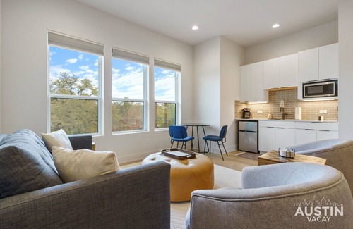 Lakeland Park Apartment | Brand New Guest Studio Apt w/King Bed + Kitchenette in Steiner Ranch